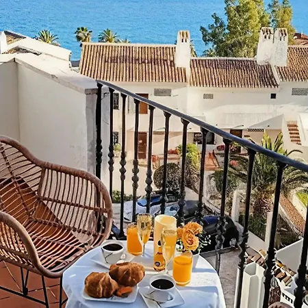 아파트 Sunny Sea View With Terrace & Pool